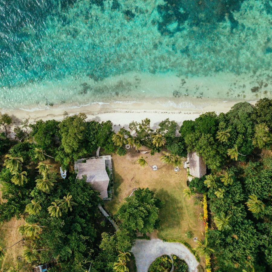 Whispering Palms - Absolute Beachfront Villas Port Vila Exterior photo