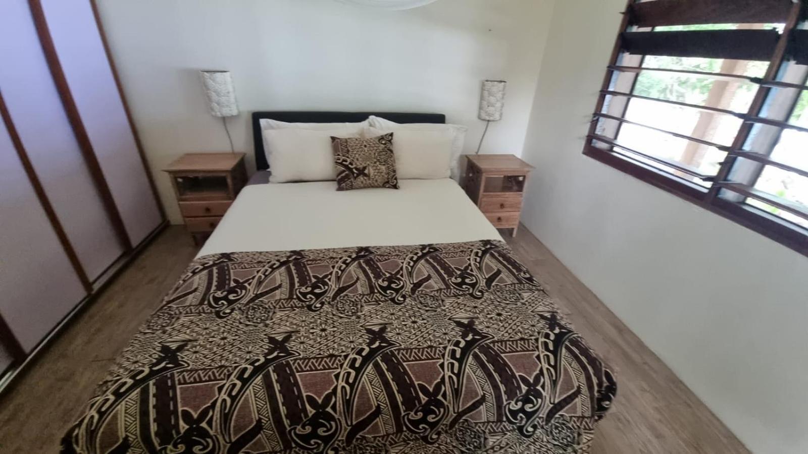 Whispering Palms - Absolute Beachfront Villas Port Vila Exterior photo