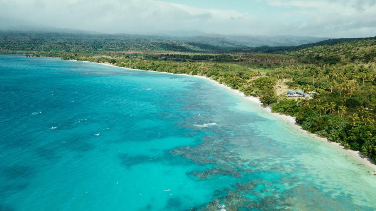 Whispering Palms - Absolute Beachfront Villas Port Vila Exterior photo