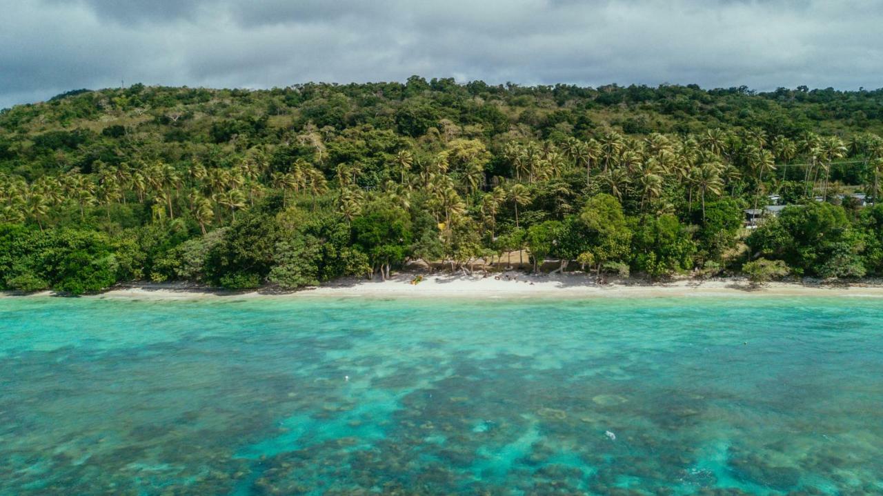 Whispering Palms - Absolute Beachfront Villas Port Vila Exterior photo